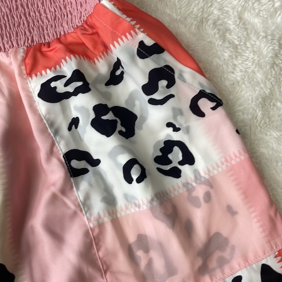 Cheetah Print Jumpsuit‎ - Picture 4 of 7